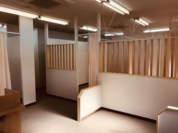 清潔感のあるシンプルな内装