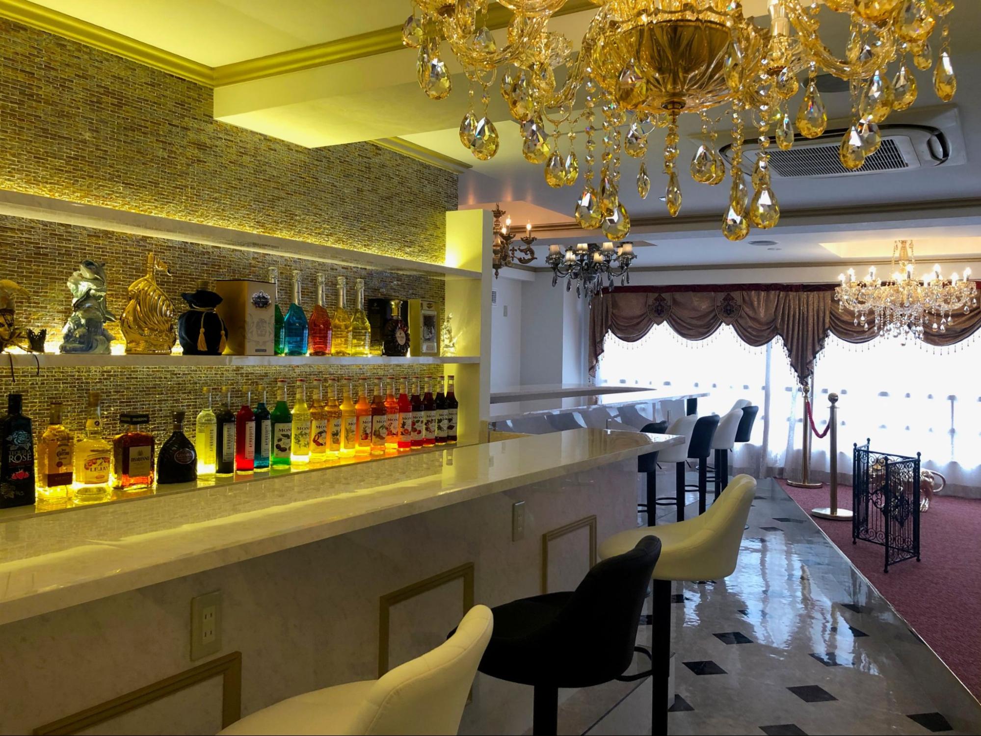 バーカウンターの高さを検討する